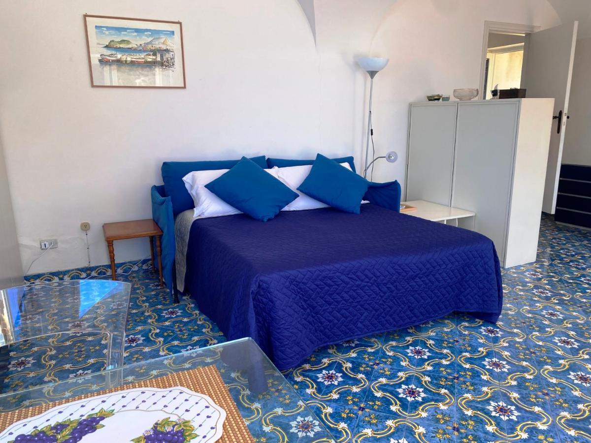 Regina Di Capri - Suite Vista Faraglioni Bagian luar foto